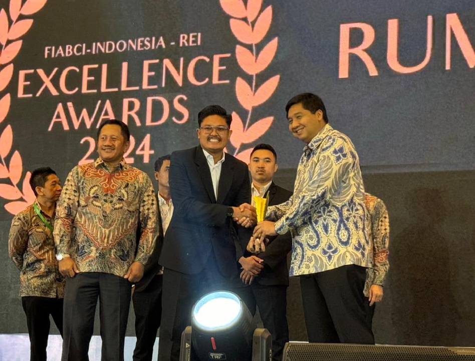 Penerimaan penghargaan Gold Winner REI Excellence Award 2024 oleh PT. Meka Asia Properti